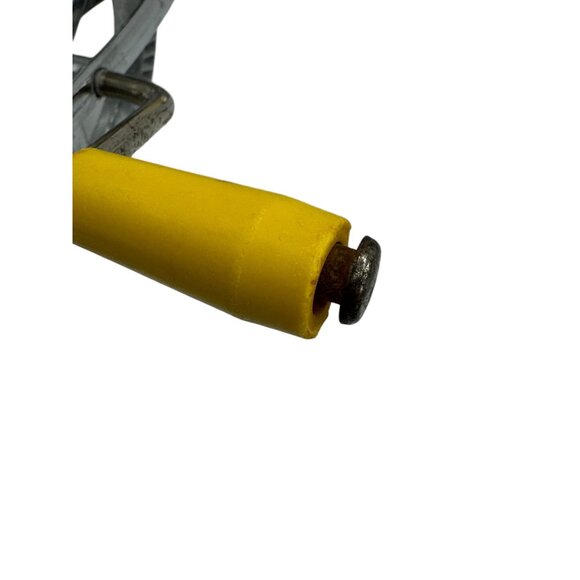 Vintage Hand Crank Egg Beater With Yellow Handle And Chrome Finish - Picture 8 of 10